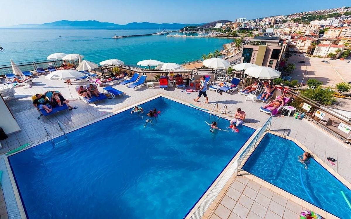 Derici Hotel / Derici Hotel