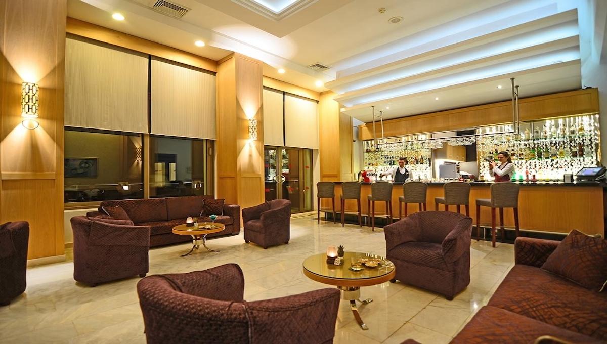 Korumar Hotel De Luxe / Korumar Hotel De Luxe