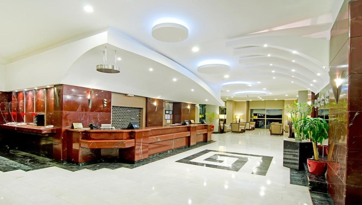 Korumar Hotel De Luxe / Korumar Hotel De Luxe