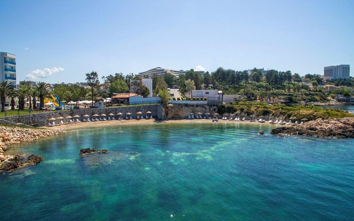 Le Bleu Hotel / Le Bleu Hotel