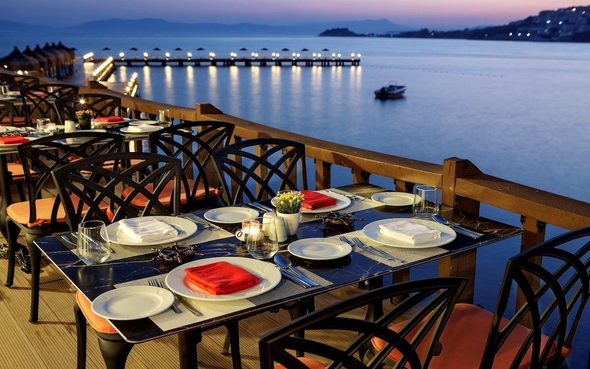 Le Bleu Hotel / Le Bleu Hotel