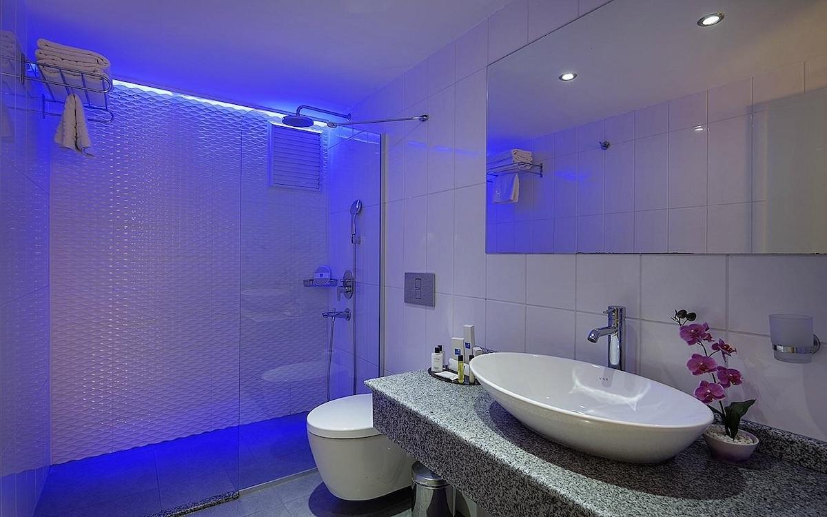 Le Bleu Hotel / Le Bleu Hotel