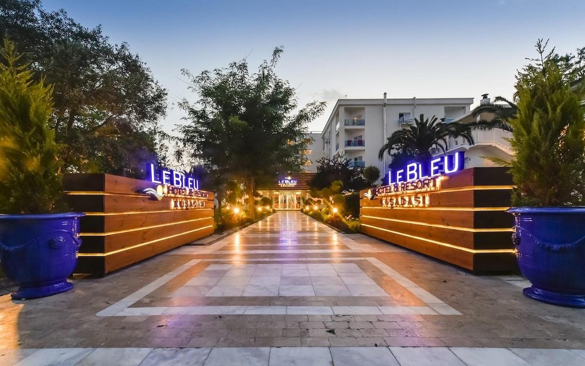 Le Bleu Hotel / Le Bleu Hotel