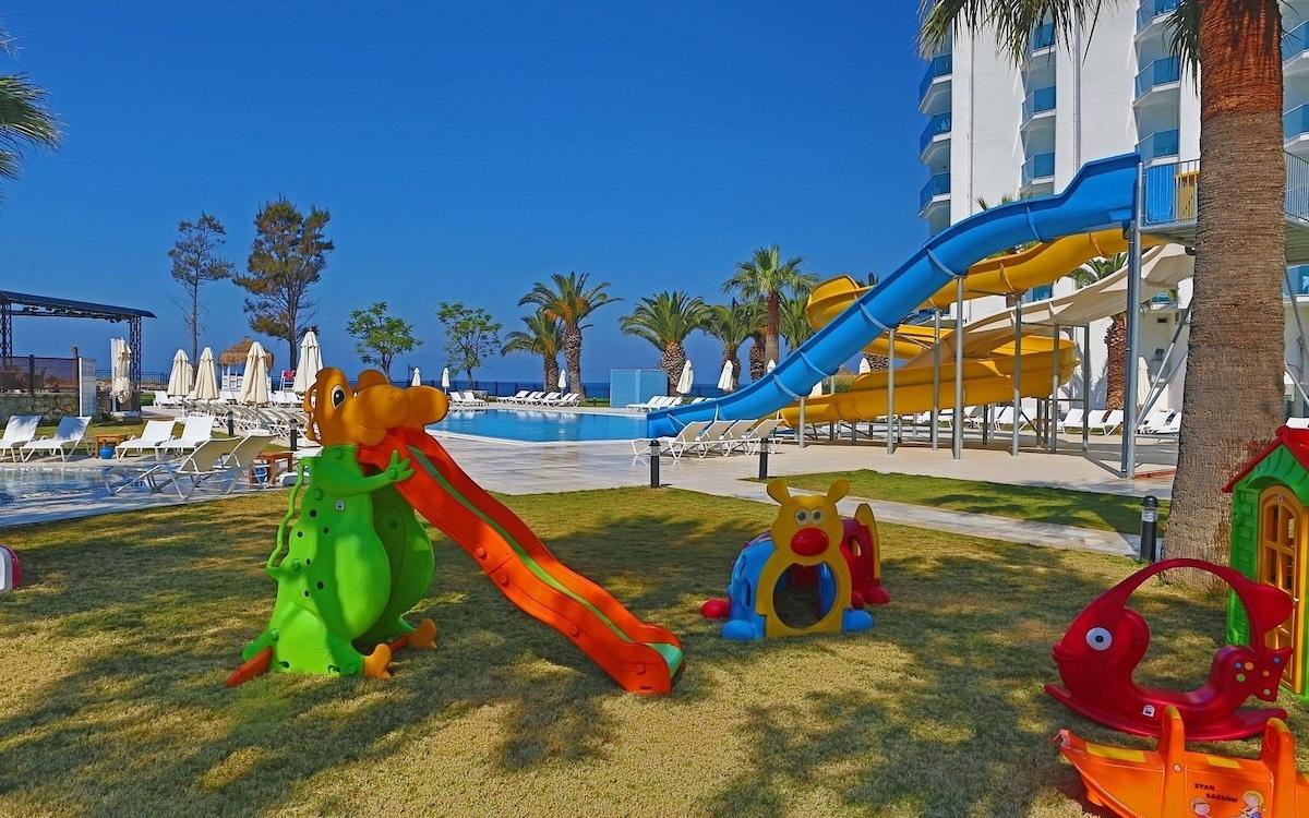 Le Bleu Hotel / Le Bleu Hotel