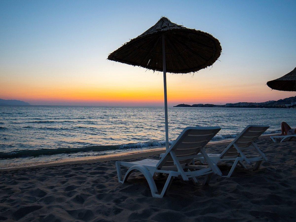 Risus Beach Resort Hotel / Risus Beach Resort Hotel