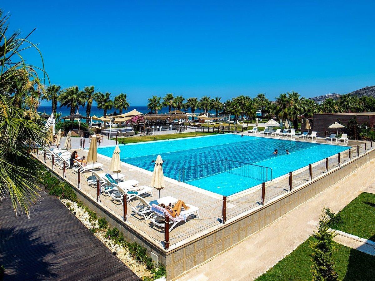 Risus Beach Resort Hotel / Risus Beach Resort Hotel