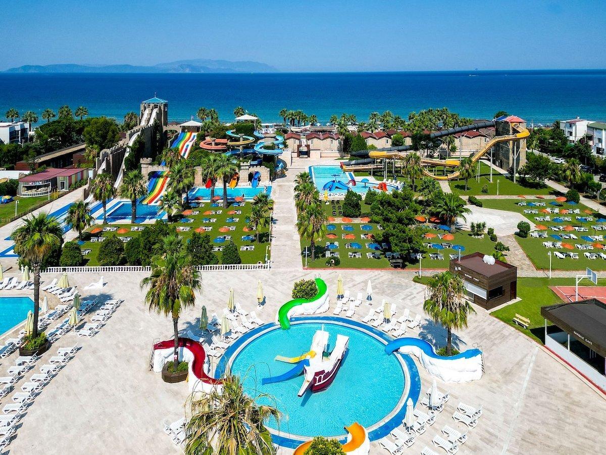 Risus Beach Resort Hotel / Risus Beach Resort Hotel