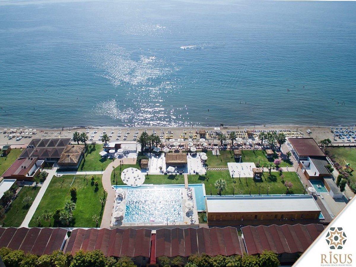 Risus Beach Resort Hotel / Risus Beach Resort Hotel