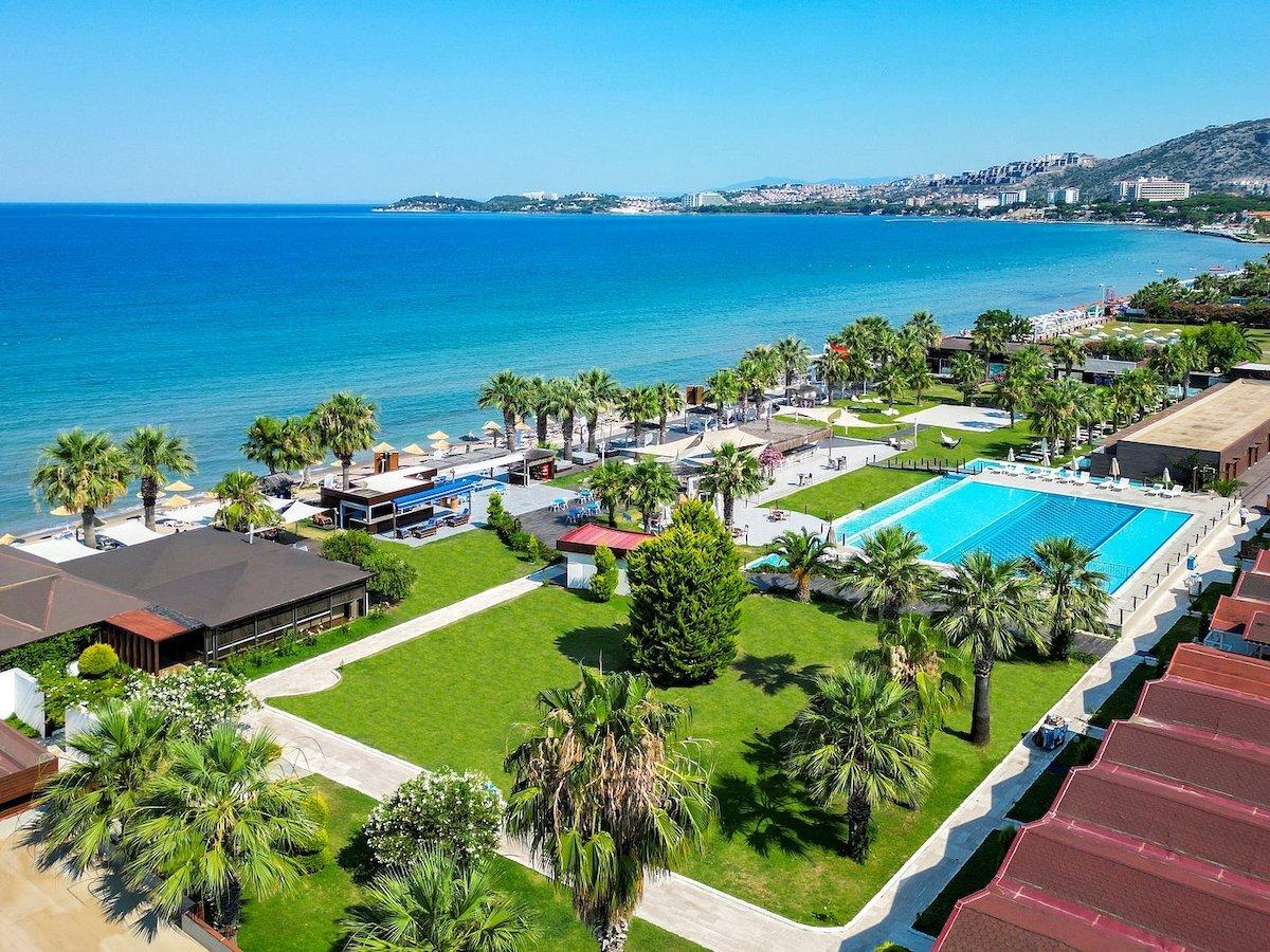 Risus Beach Resort Hotel / Risus Beach Resort Hotel