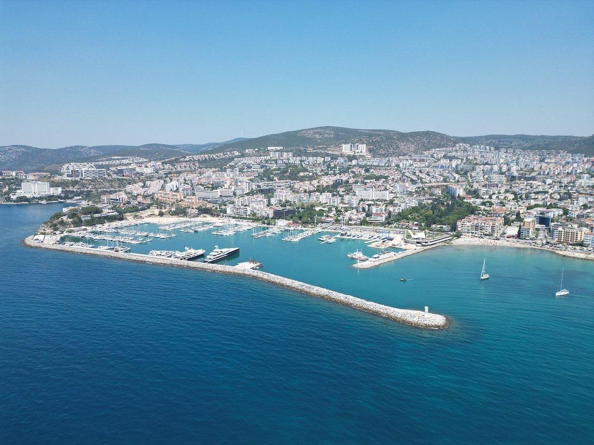 RISUS GARDEN MARINA HOTEL