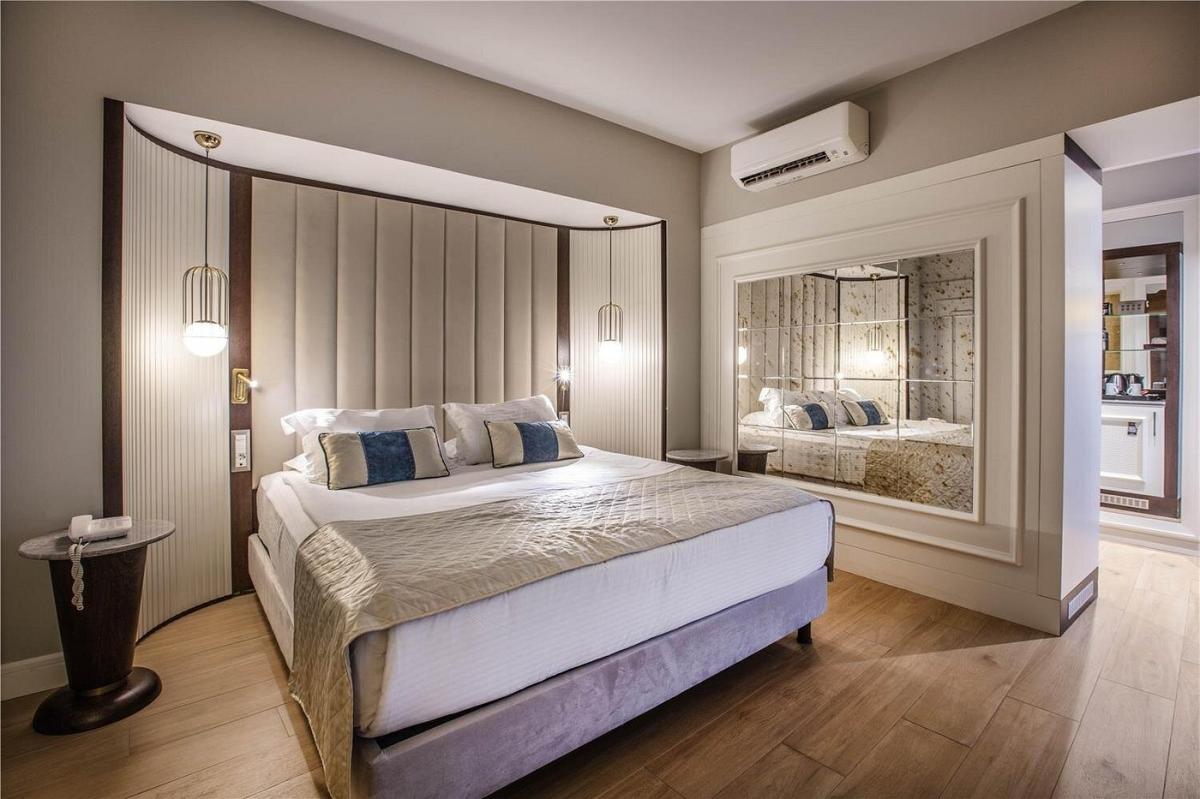 Charisma Deluxe Hotel / Charisma Deluxe Hotel