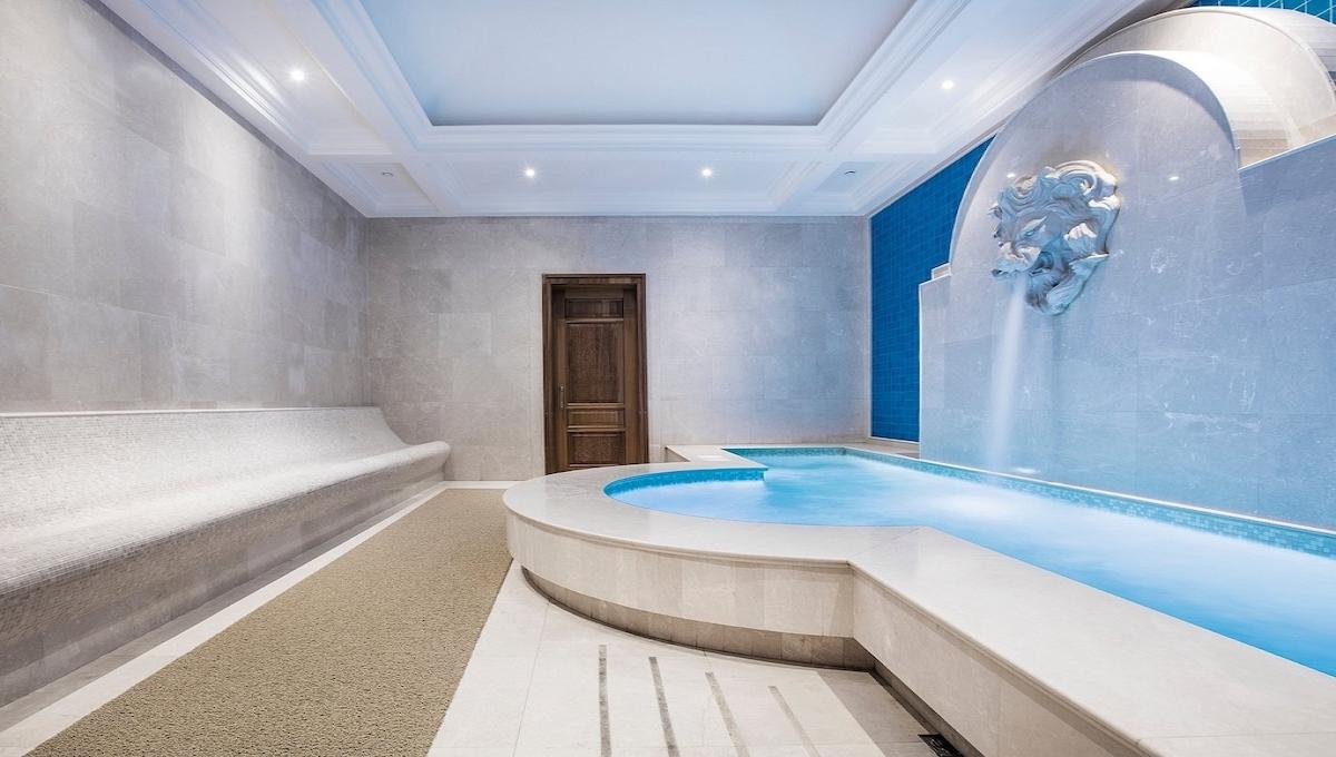 Charisma Deluxe Hotel / Charisma Deluxe Hotel