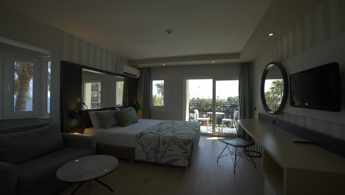 Eos Beach Resort / Eos Beach Resort