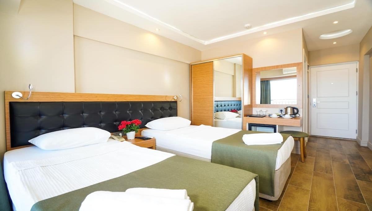 Aurasia Sea Side Hotel / Aurasia Sea Side Hotel