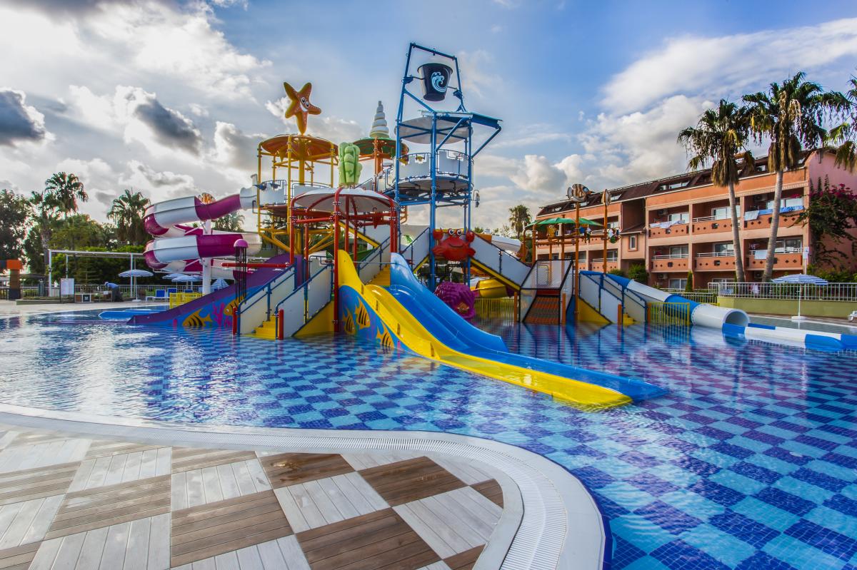 Lonicera Resort Spa Hotel / Lonicera Resort Spa Hotel