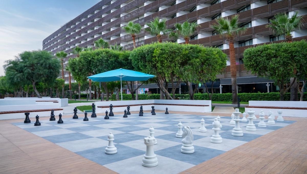 Nirvana Cosmopolitan / Nirvana Cosmopolitan