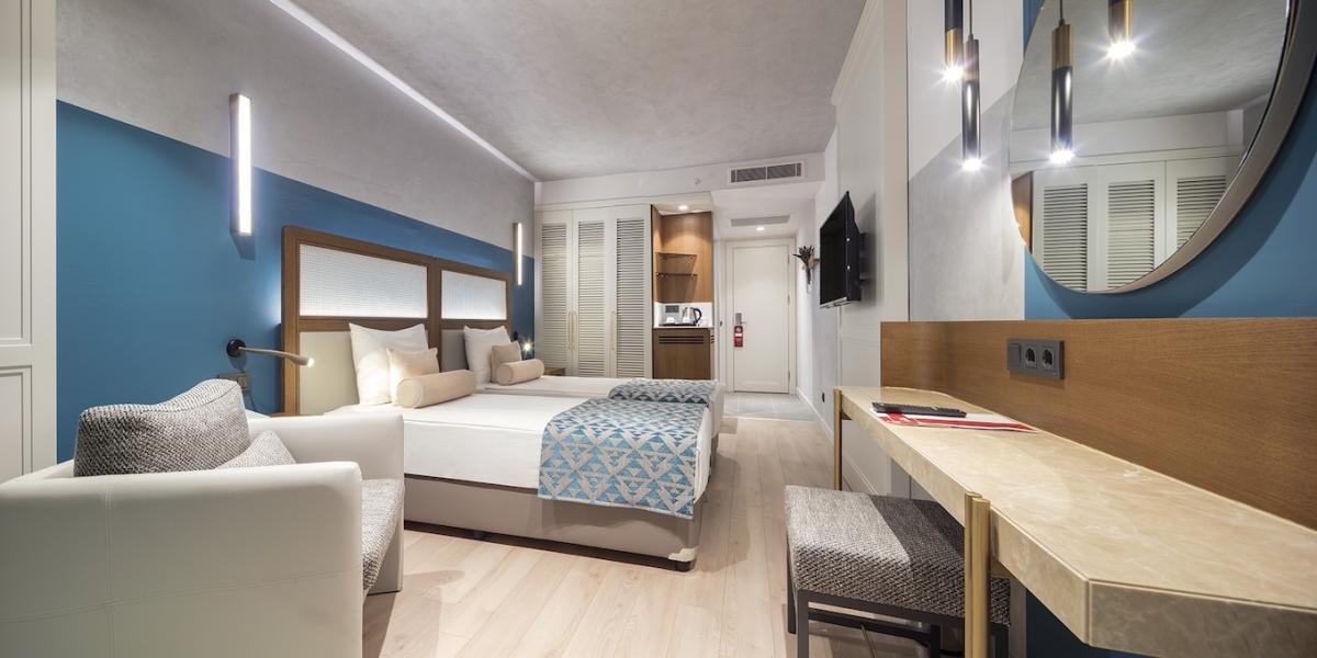 Trendy Side Beach Adult Only 16+ / Trendy Side Beach Adult Only 16+