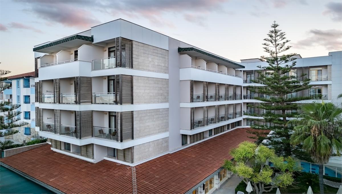 TRENDY SIDE BEACH ADULT ONLY 16+